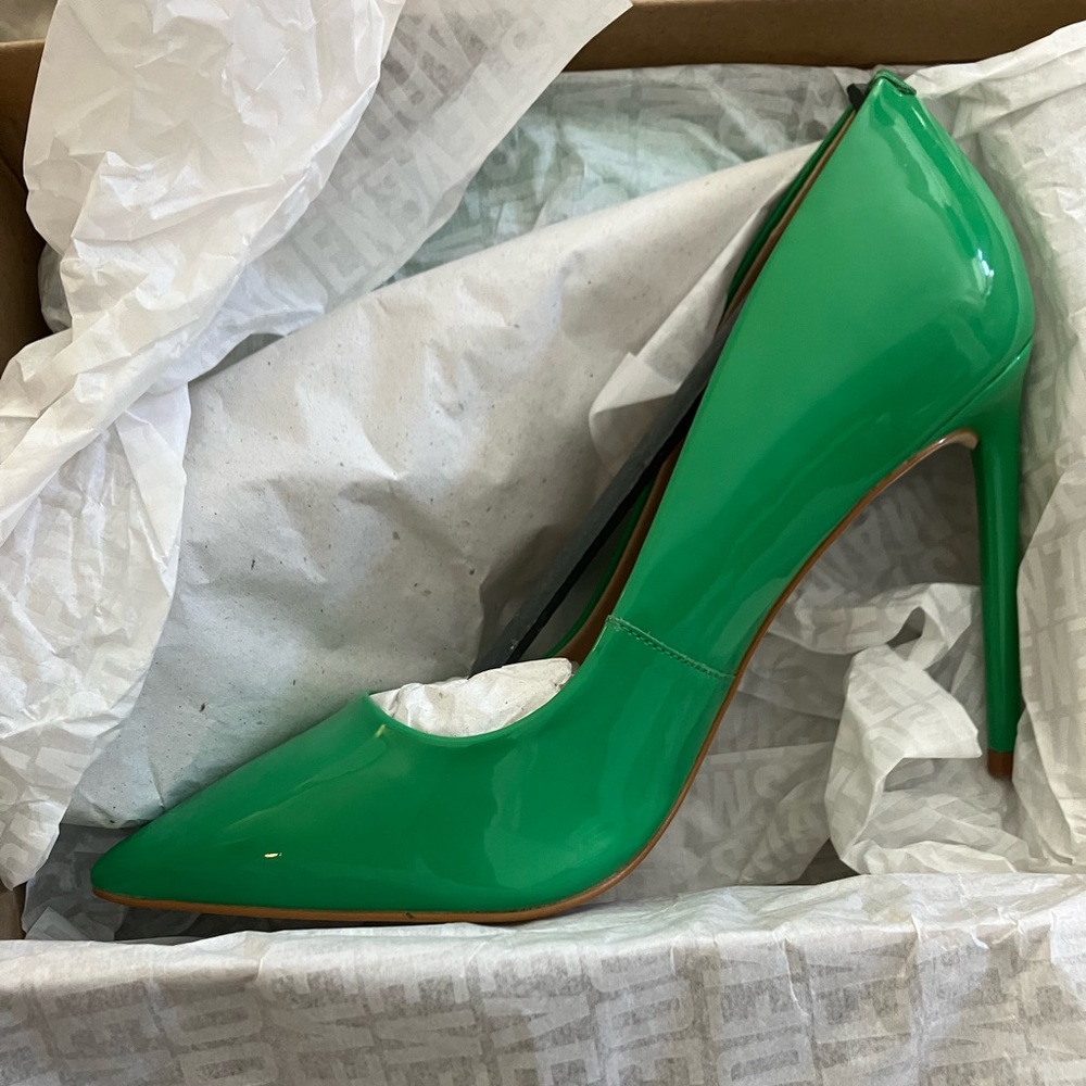 Steve Madden Patent Leather Green Pump Heels NWT